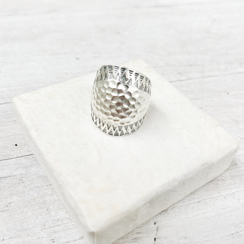 HAMMERED DOME RING