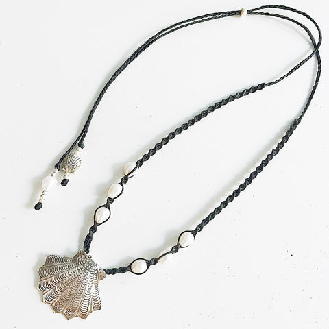 LUNAR SHELL NECKLACE