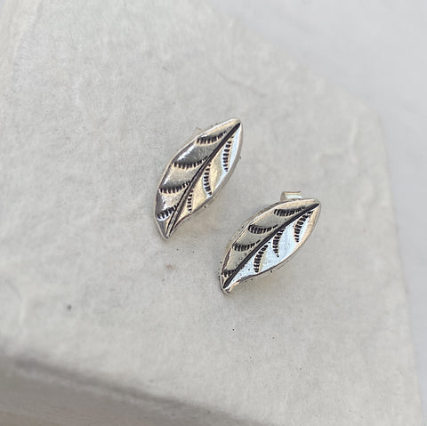 FEATHER STUDS